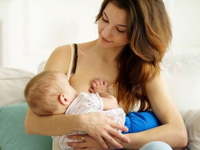 breastfeeding-mum